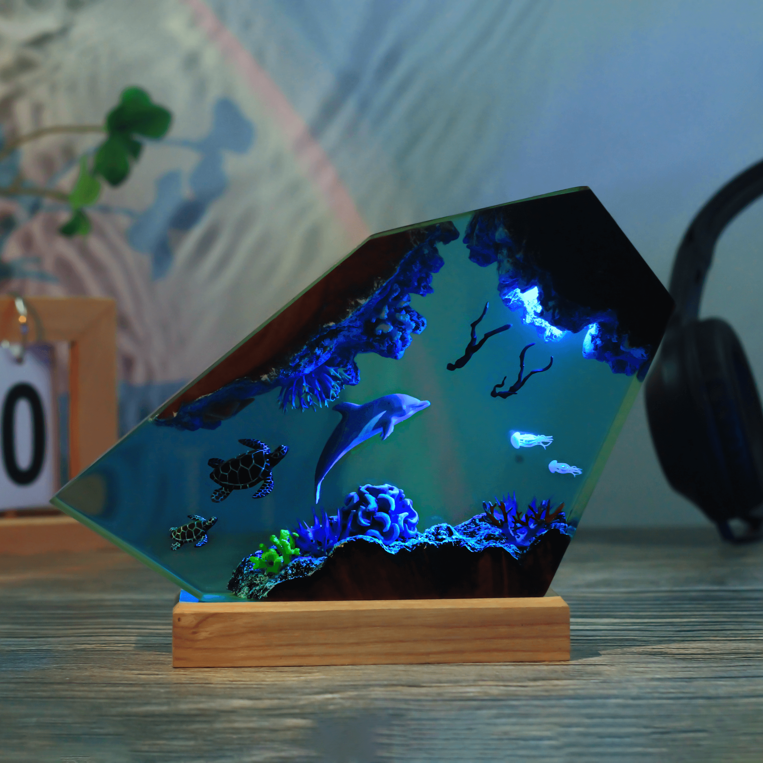 Đèn Ngủ Resin Thợ Lặn & Cá Heo Đại Dương – Đèn LED Epoxy Hang Động Biển Trang Trí Bàn Làm Việc Nghệ Thuật - Hình 1