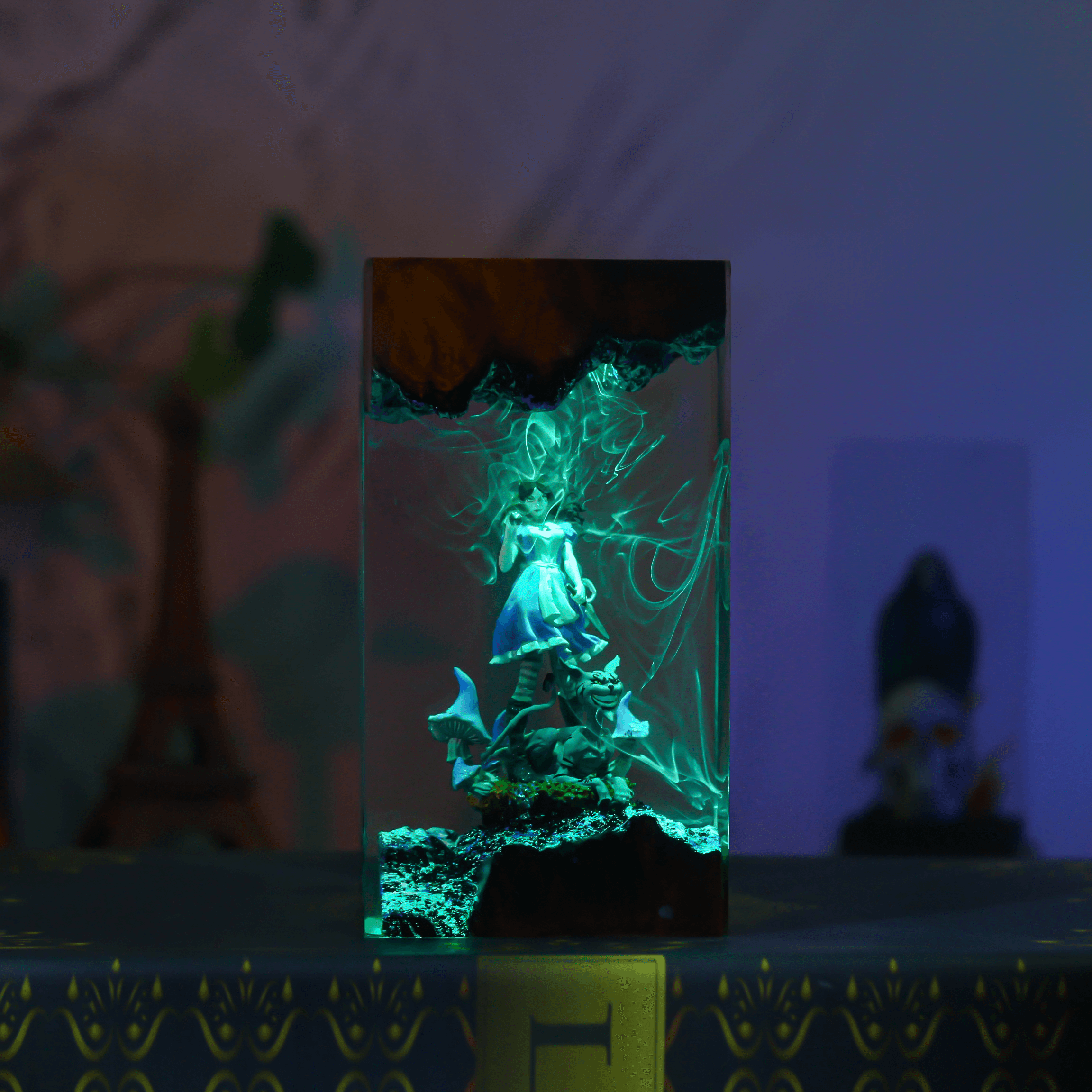 Alice: Madness Returns Resin LED Lamp – Dark Fantasy Decorative Art Piece - View 1